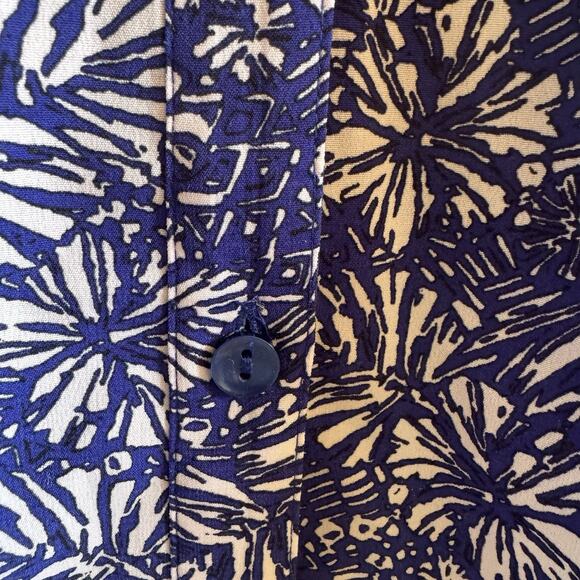 Catherines Womens Plus 4X 30/32W Blouse Button Up Shirt Stretch Hawaiian Floral - Picture 3 of 10